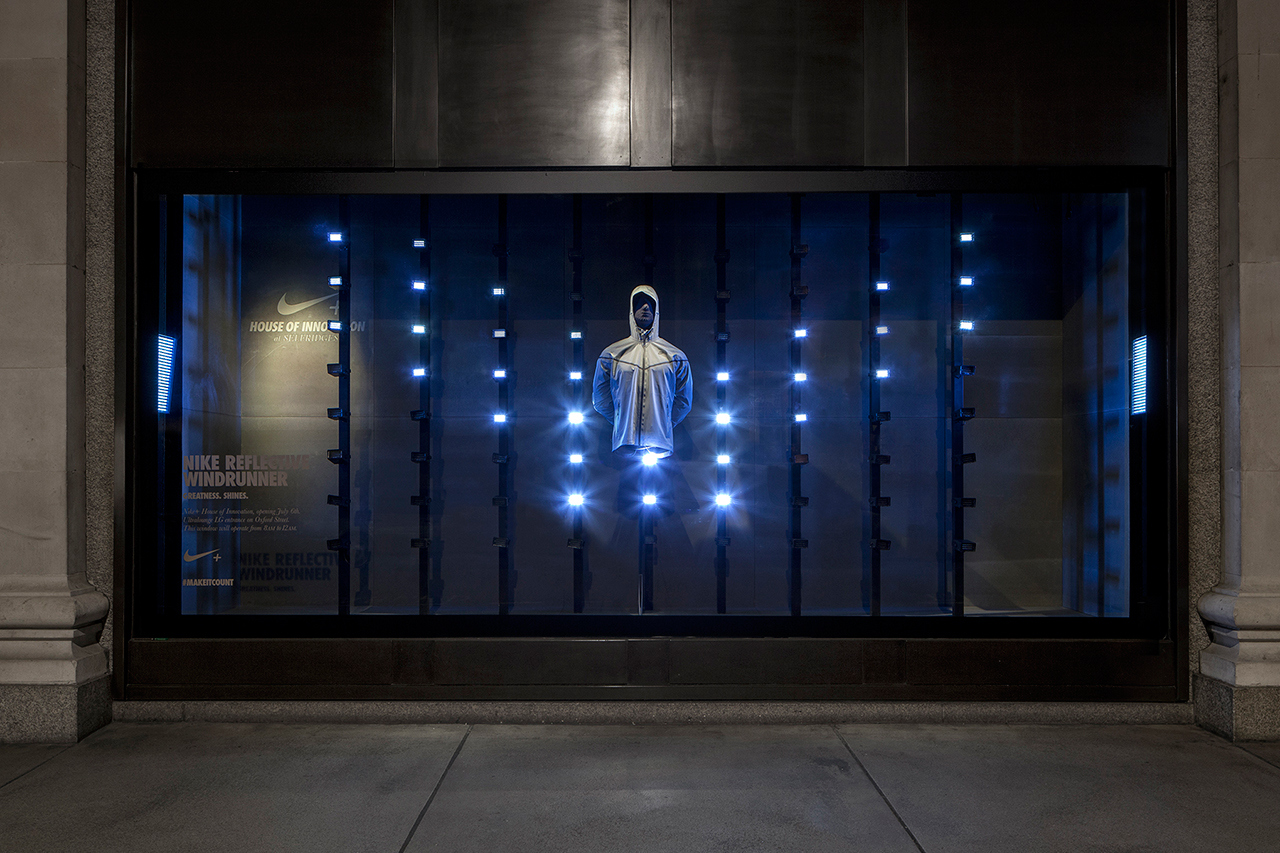 nikes-interactive-display-windows-by-staat-3