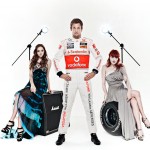 Jenson Button déboule dans Manchester pour les clients Vodafone