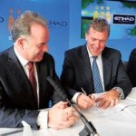 Manchester City vend son stade aux Emirats