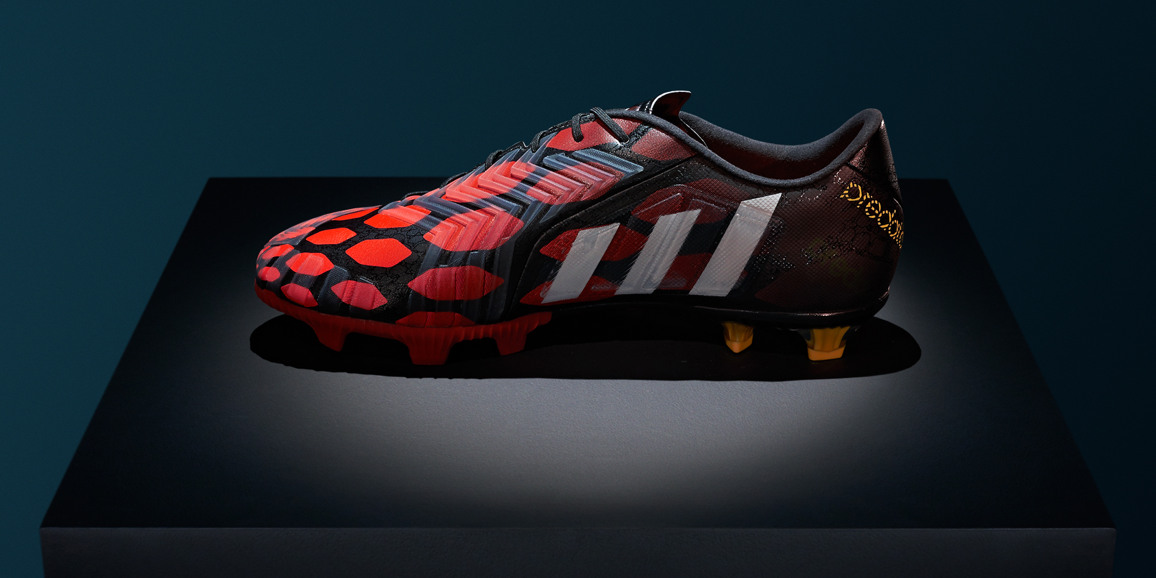Adidas_Football_Predator_Instinct_Plinth_Social_2x1_06