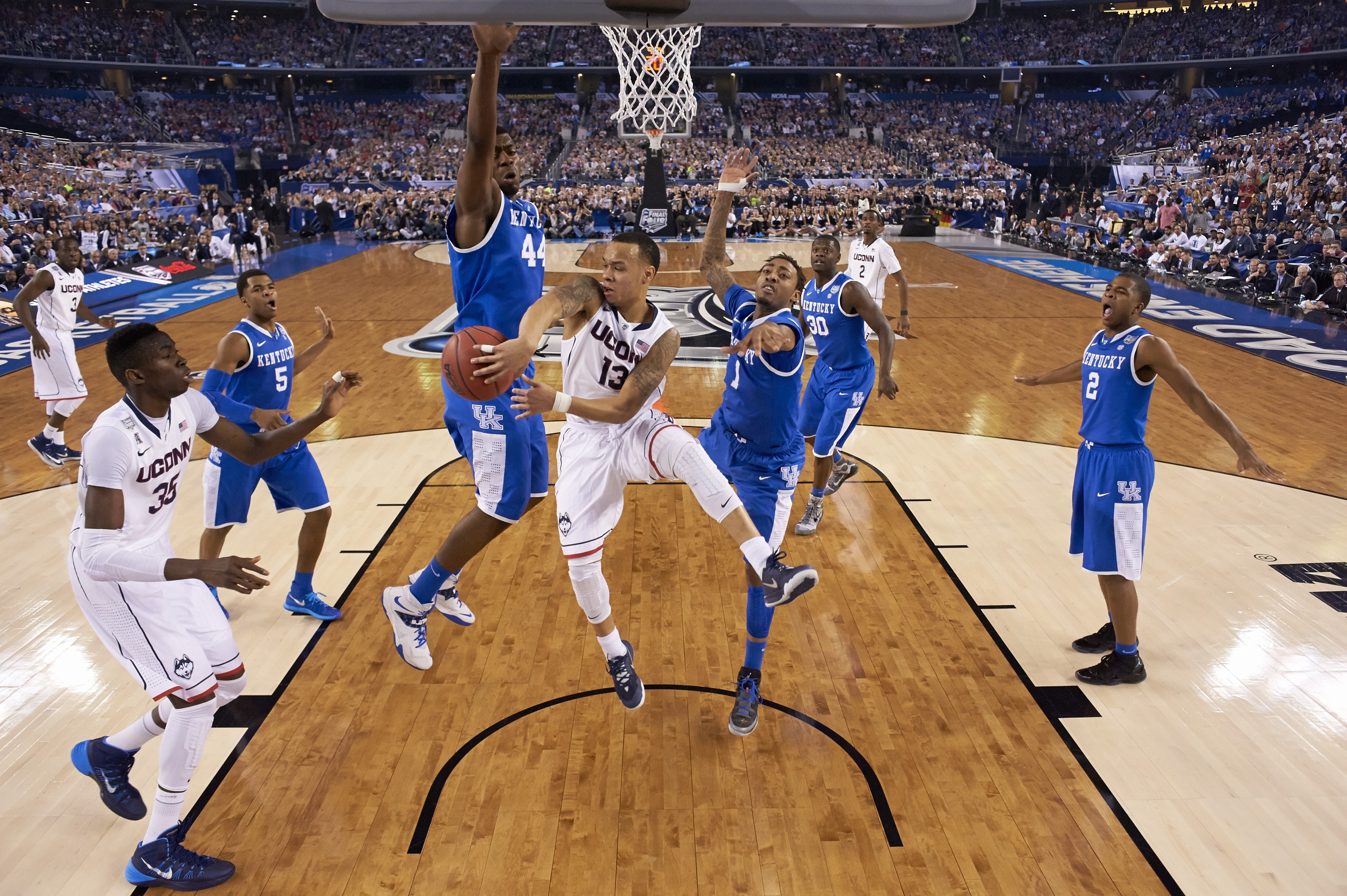 College Basketball: NCAA Final Four: UConn Shabazz Napier (13) in action, pass vs Kentucky Dakari Johnson (44) at AT&T Stadium. Arlington, TX 4/7/2014 CREDIT: Greg Nelson (Photo by Greg Nelson /Sports Illustrated/Getty Images) (Set Number: X158058 TK1 R7 F121 )