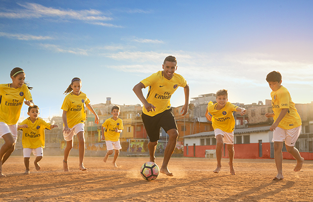 Nike Football - Nouveau maillot extérieur PSG 2017-18 _ Marquinhos