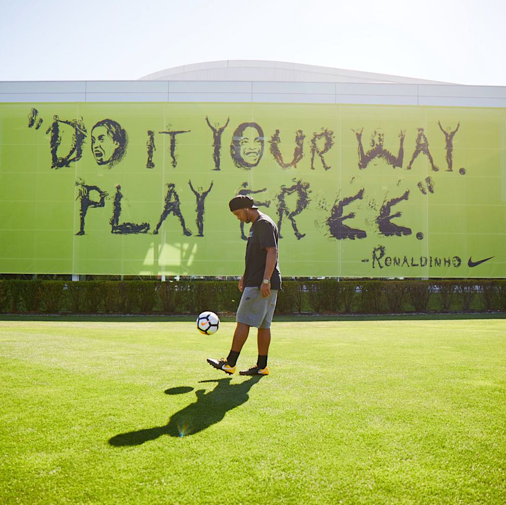 Ronaldinho - PlayFree - Nike Football