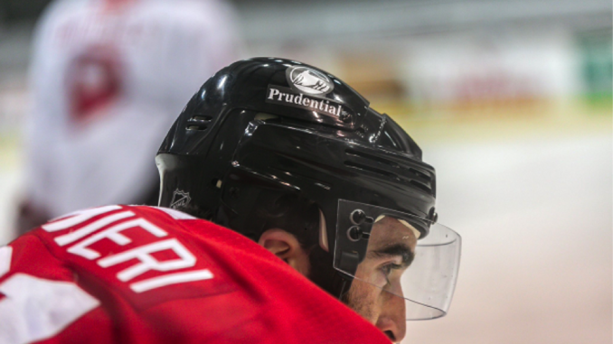 Prudential sponsor casque nhl toronto maple leaf