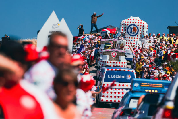 lot ensemble 1 badge + 1 quiz + 1 casquette TOUR DE FRANCE Leclerc