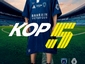 Enfants du KOP 5 soutenant le Paris FC au Stade Jean Bouin.