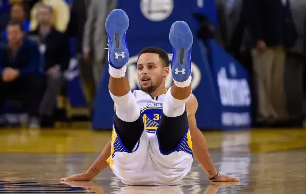 Séparation Under Armour et Curry Brand et impact sur la stratégie basket de la marque.