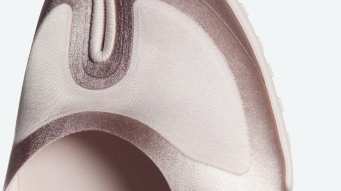 NikeSKIMS Rift Satin Silt Red