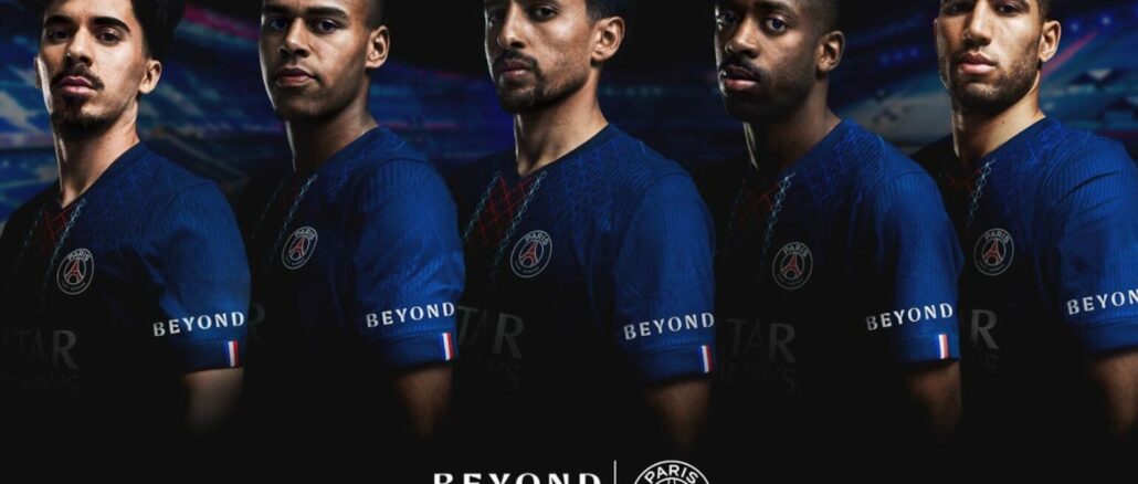 Partenariat sponsoring PSG Beyond Developments visible sur la manche du maillot