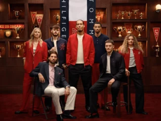 Virgil van Dijk et les joueurs de Liverpool portant la collection Tommy Hilfiger dans un des salons d'Anfield.
