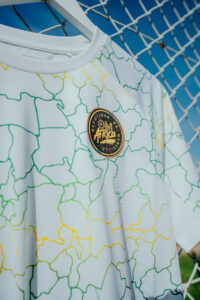 Maillots OM Africa 2025 design contours pays africains arrondissements Marseille couleurs panafricaines