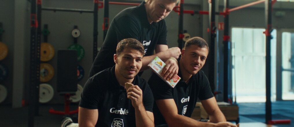 Antoine Dupont et les joueurs du club dans la nouvelle publicité Gerblé Stade Toulousain.