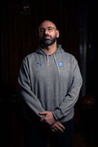 Yacine Aouadi, coach sportif et co-fondateur d'Upsilon Basketball