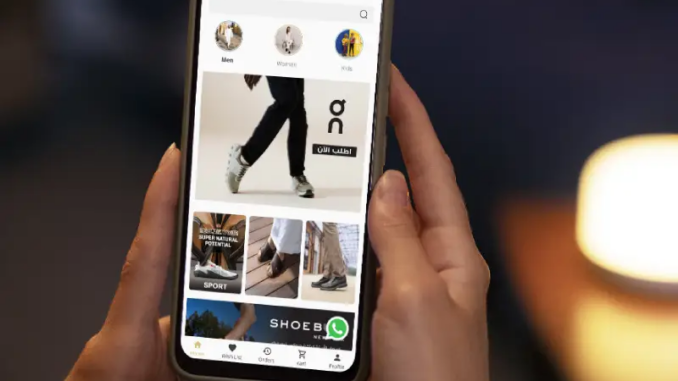 Supporter du Real Madrid utilisant une application de membership international pour accéder à des avantages exclusifs