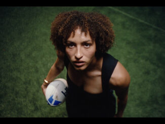 Joueuse du XV de France féminin mise en avant dans la campagne rugby féminin AXA 2026