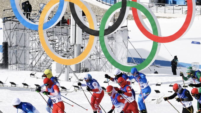 Athlètes d'hiver illustrant le périmètre de l'AMI équipementier des trois prochaines Olympiades (Alpes 2030)