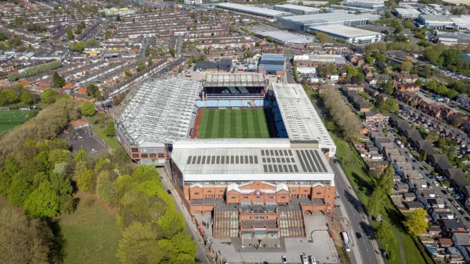 Vue aérienne de Villa Park, stade d'Aston Villa, et de la zone adjacente accueillant le nouveau Sports Illustrated Warehouse