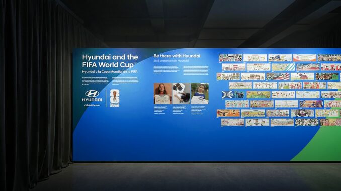 Pavillon Hyundai Official Partner de la FIFA présentant le programme Be There With Hyundai et le mur de dessins d'enfants pour la Coupe du Monde 2026