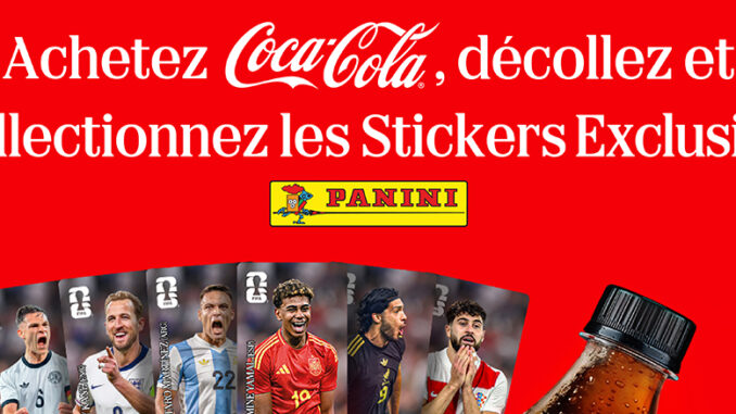 Visuel publicitaire Coca-Cola x Panini pour la Coupe du Monde de la FIFA 2026 montrant six stickers collectors de joueurs et une bouteille Coca-Cola Zéro Sucres