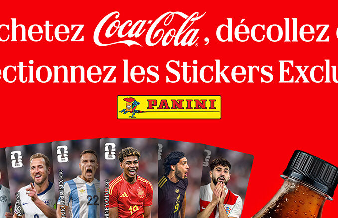 Visuel publicitaire Coca-Cola x Panini pour la Coupe du Monde de la FIFA 2026 montrant six stickers collectors de joueurs et une bouteille Coca-Cola Zéro Sucres