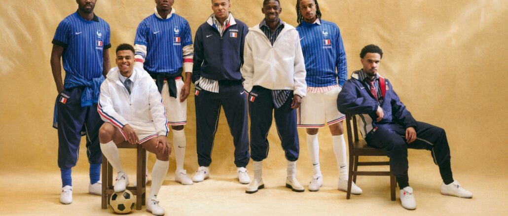 Nike x Jacquemus x Équipe de France — collection X2 Coupe du monde 2026 — joueurs de l'Équipe de France dont Kylian Mbappé portant les maillots et pièces de la capsule Jacquemus
