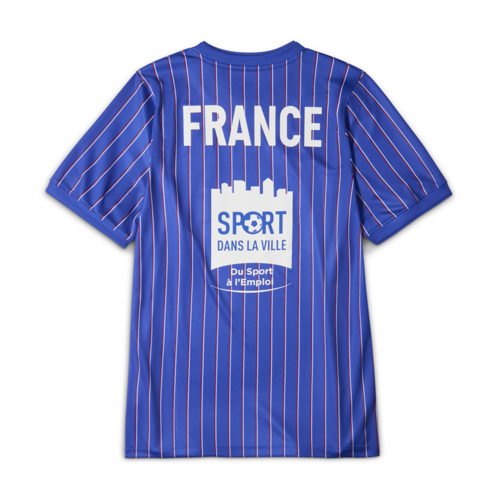 Maillot Nike x Jacquemus Équipe de France X2 Coupe du monde 2026 — détail rayures tricolores