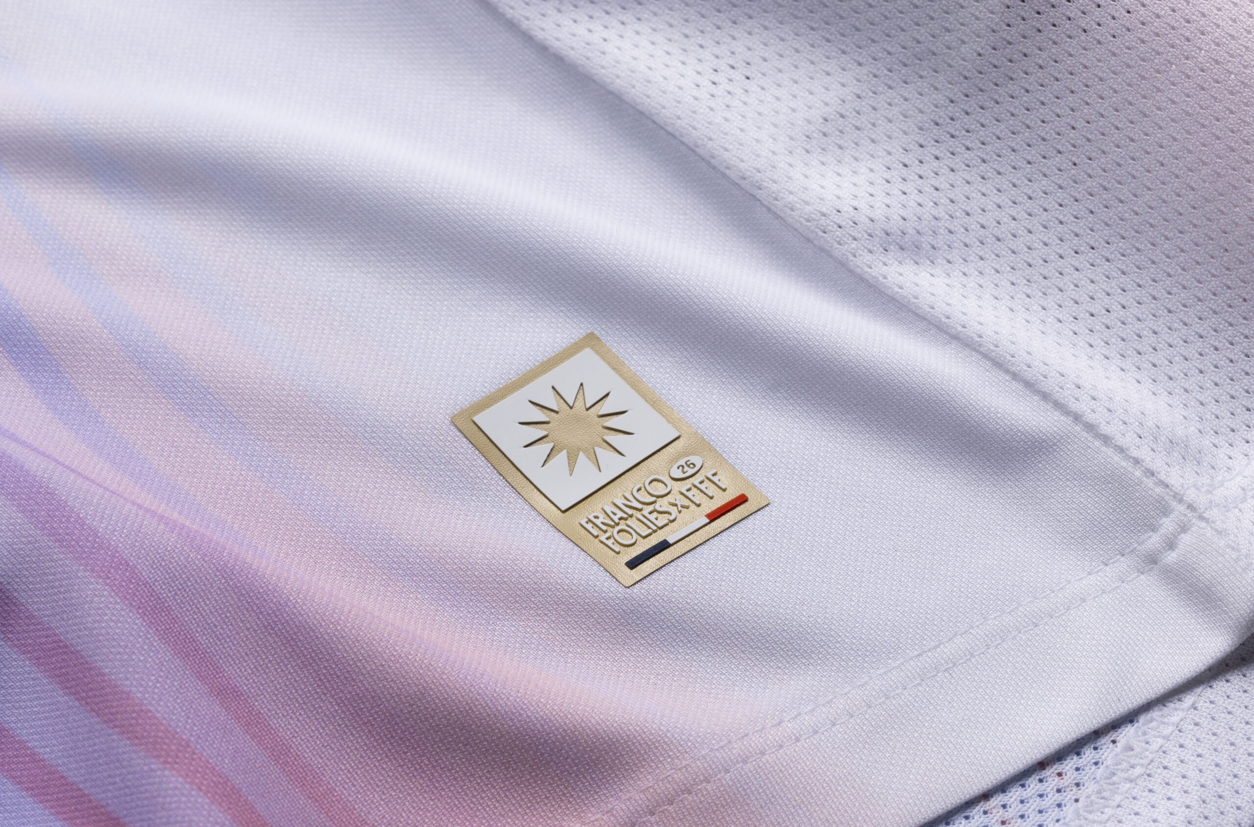 Badge Francofolies 2026 sur le maillot FFF × Francofolies, édition limitée Nike