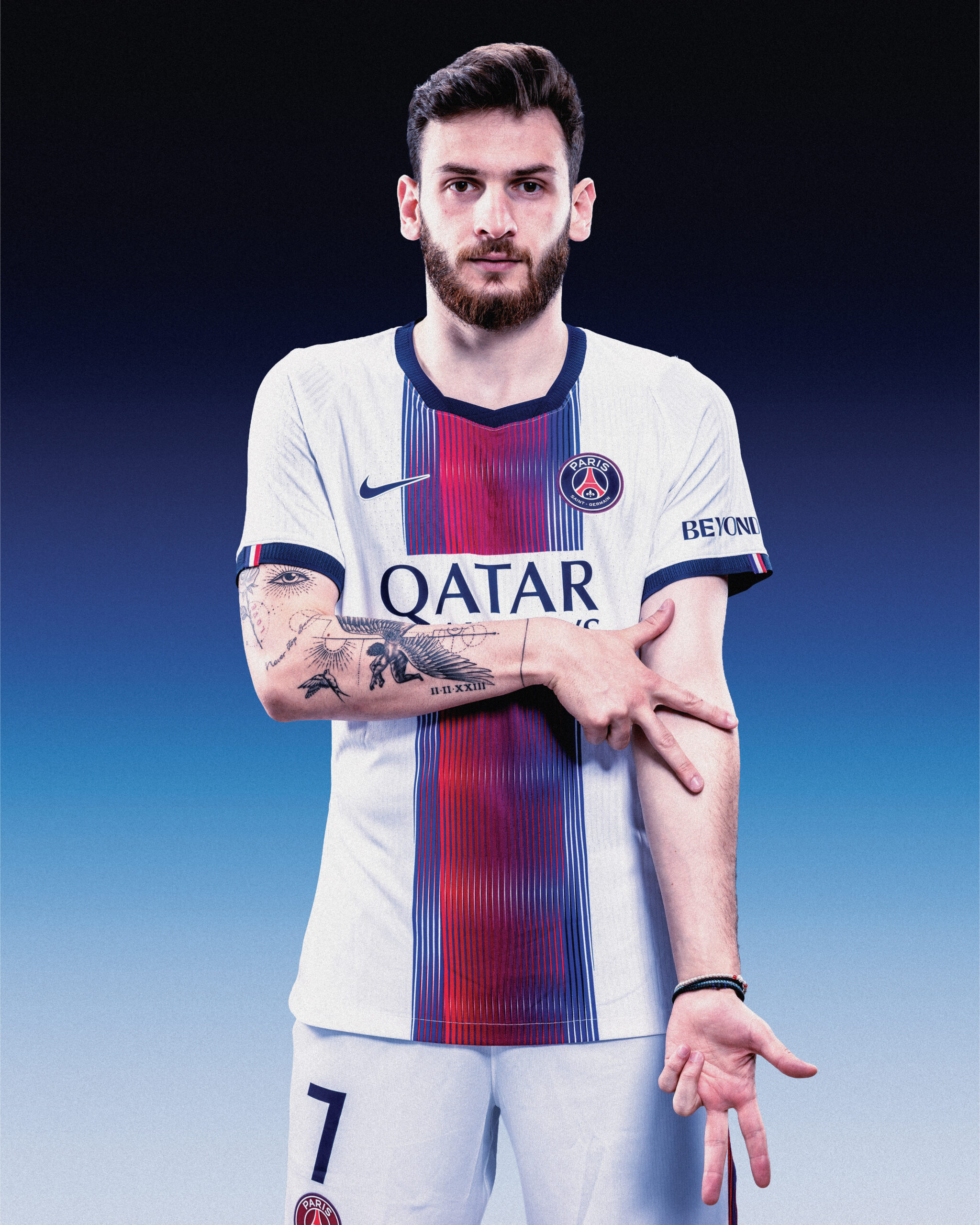 Le nouveau maillot Away PSG 2026-2027 porté par Khvicha Kvaratskhelia © Paris Saint-Germain / Nike