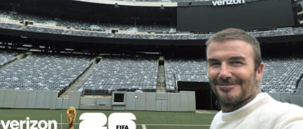 David Beckham dans un stade de la Coupe du Monde FIFA 2026 avec le branding Verizon, sponsor télécom officiel du Mondial