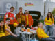 Supporters du RC Lens en tailgate devant le stade Bollaert portant les maillots adidas sang et or 2026-2027