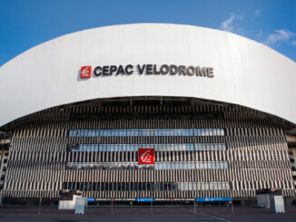Façade du Vélodrome avec la signalétique CEPAC Vélodrome — naming OM 2026