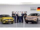Signature du partenariat sponsoring handball Opel avec la Handball-Bundesliga et le DHB, mai 2026 — Opel Astra et Grandland électriques encadrent la cérémonie officielle