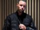 Steph Curry porte le blouson Li-Ning × Curry Brand lors de l'annonce de son partenariat de 10 ans avec l'équipementier chinois
