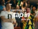 Jason Sudeikis célèbre un but dans le spot Visa Tap In pour la Coupe du Monde FIFA 2026