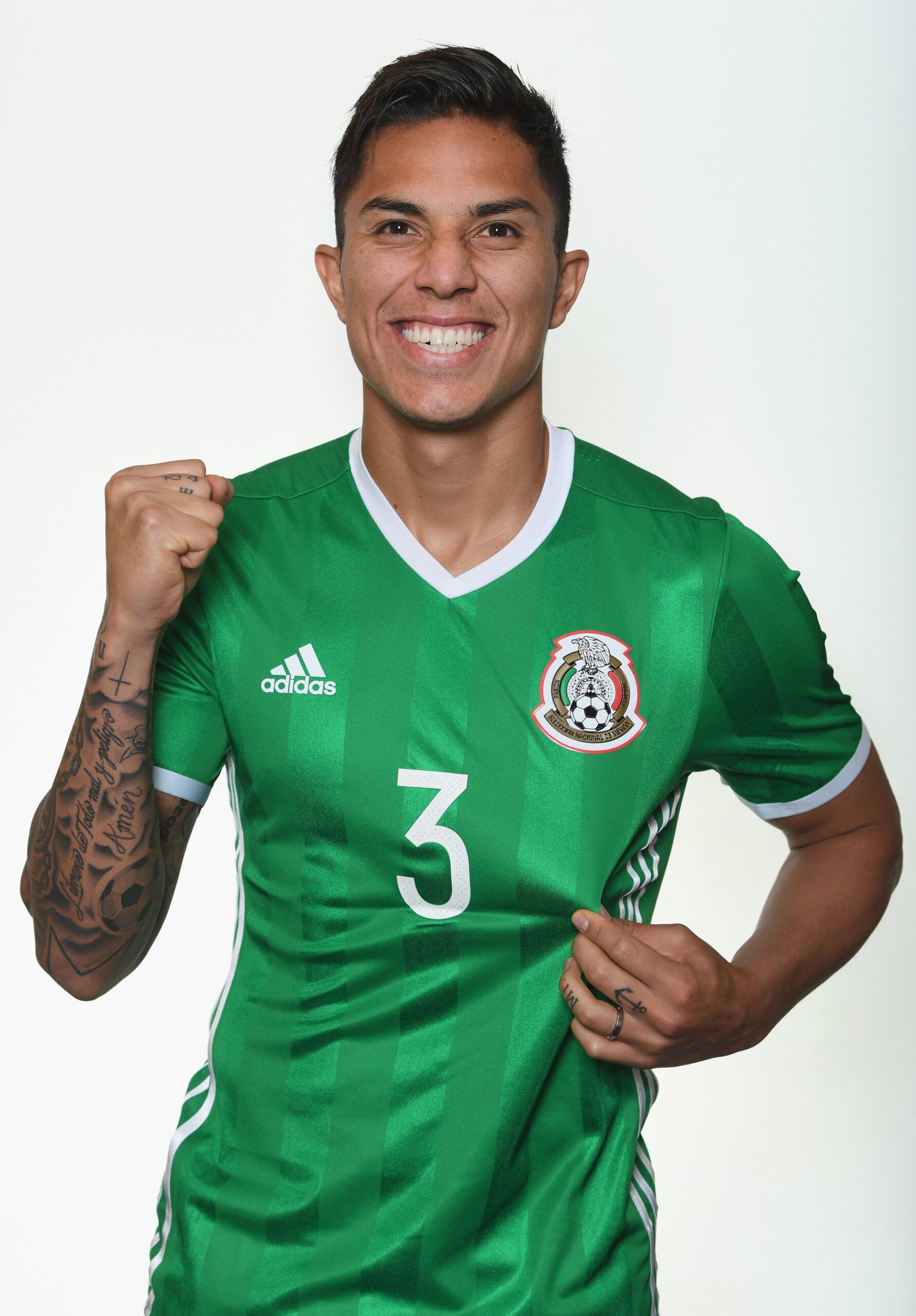 Portrait officiel d’Edson Álvarez réalisé par Michael Regan pour la Coupe du Monde 2018