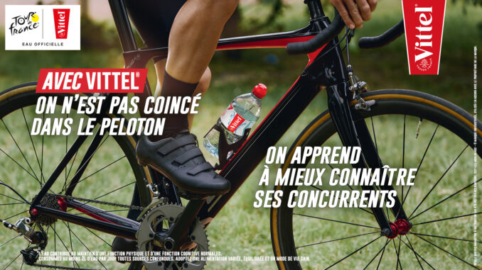 Cycliste avec une bouteille Vittel sur son vélo, visuel de la campagne Vittel Tour de France 2026.