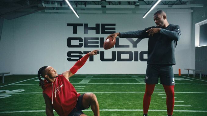 Des joueurs NFL répètent leurs célébrations de touchdown dans le Celly Studio de la campagne NFL 2026