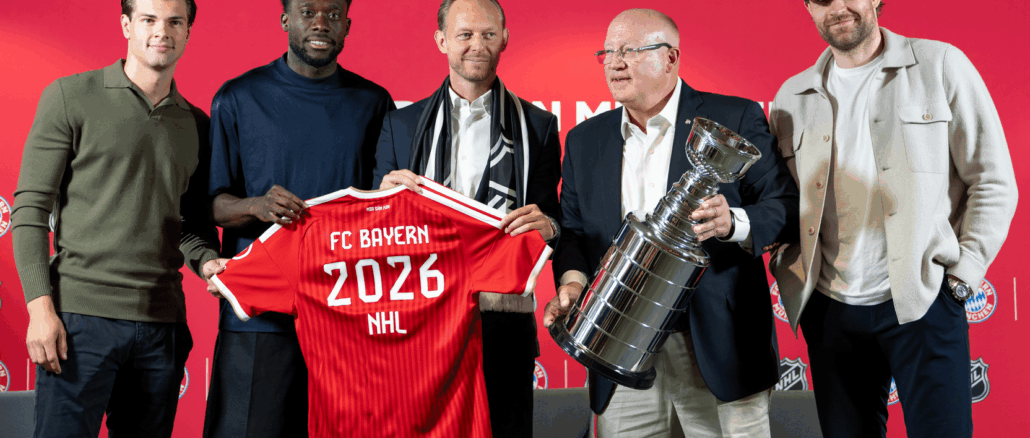 Alphonso Davies, Leon Draisaitl et JJ Peterka lors de l’annonce du partenariat entre le Bayern Munich et la NHL