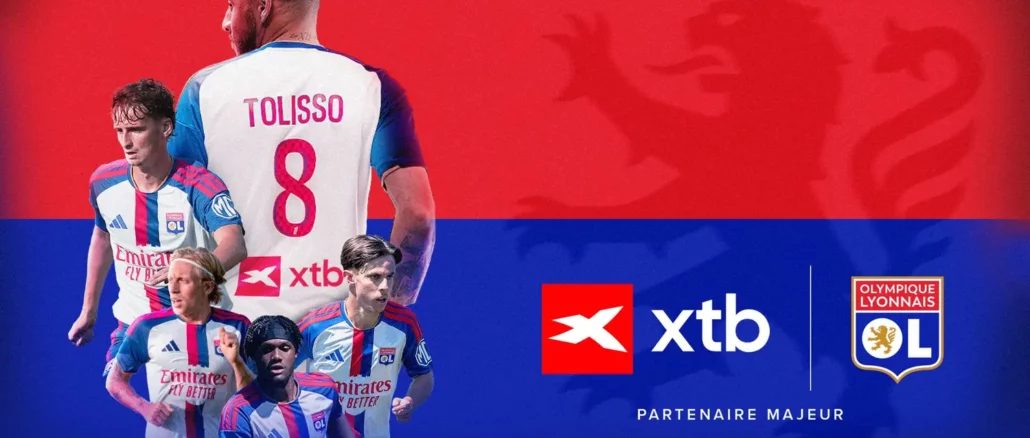 Maillot de l'Olympique Lyonnais avec le nouveau logo du partenaire XTB