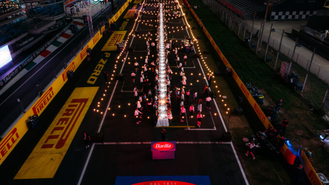 Table de 100 mètres dressée par Barilla sur la grille de départ du circuit de Monza, le 3 septembre 2026, avant le Grand Prix d'Italie de Formule 1