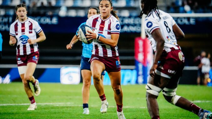 Une joueuse des Lionnes du Stade Bordelais ballon en main, maillot floqué Betclic