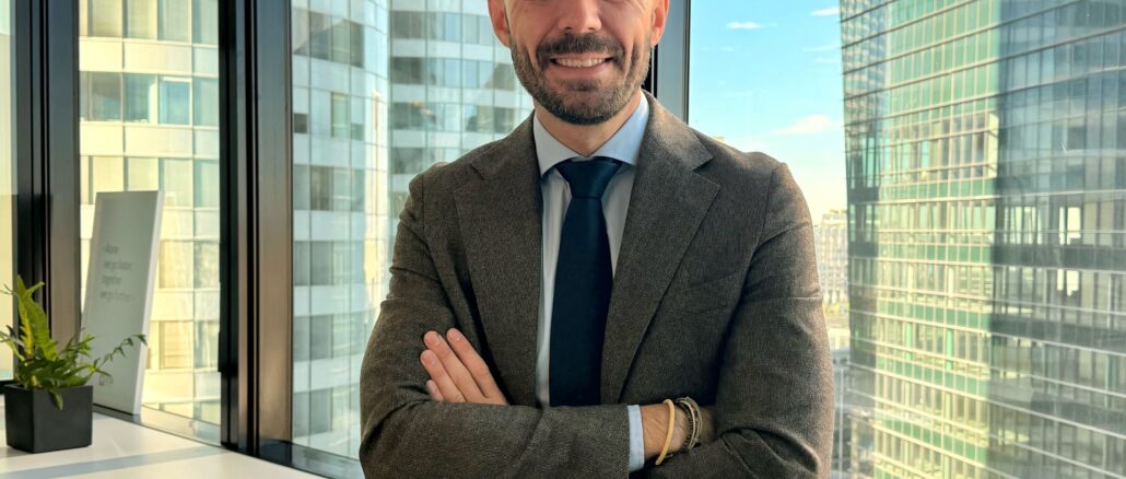 Daniel Gravier, directeur général d'XTB France, dans les bureaux parisiens du courtier