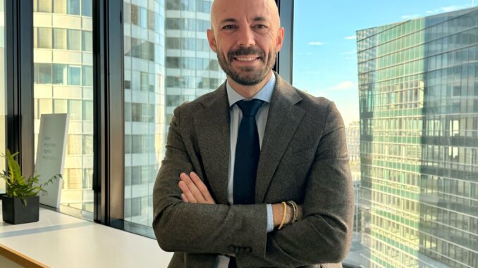 Daniel Gravier, directeur général d'XTB France, dans les bureaux parisiens du courtier