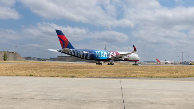 L’Airbus A380 d’Emirates aux couleurs des quatre Grand Chelems illustre l’avion comme actif du sponsoring sportif