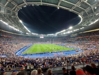 Tribunes pleines du Stade de France, illustration du marché des hospitalités sportives