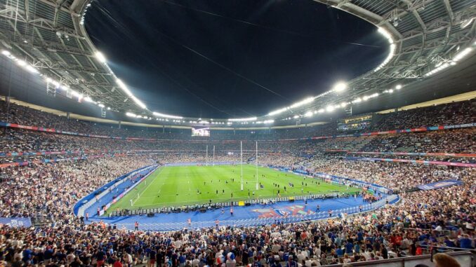 Tribunes pleines du Stade de France, illustration du marché des hospitalités sportives