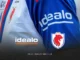 Logo idealo sur la manche bleue du maillot d’OL Lyonnes, avec les deux logos et la mention « Partenaire majeur »