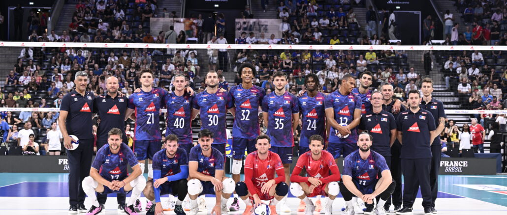 Les joueurs de l'équipe de France de volley lors du match France - Brésil à l'Adidas Arena de Paris