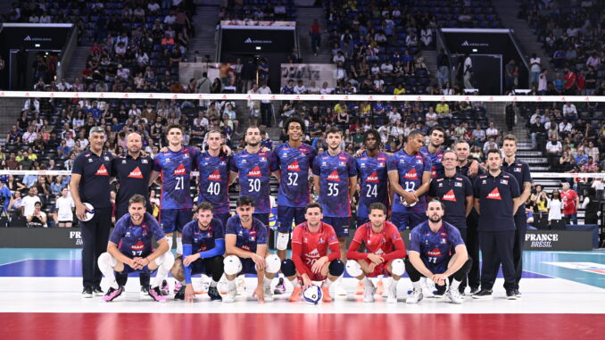 Les joueurs de l'équipe de France de volley lors du match France - Brésil à l'Adidas Arena de Paris