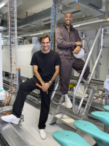 Roger Federer et Thierry Henry ensemble au On Labs Zurich lors de l'annonce football de On